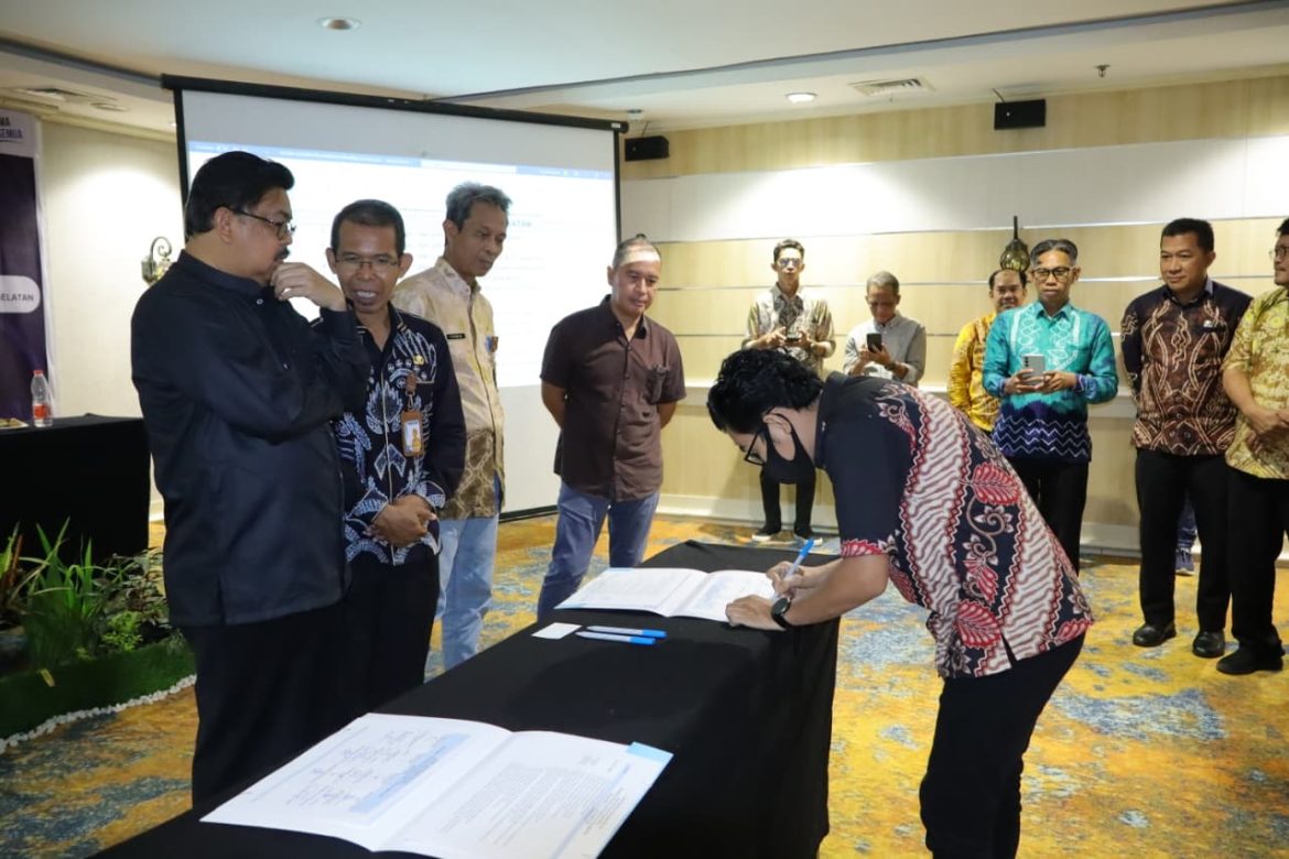 Diskominfo Kalsel dan Bappeda 13 Kabupaten/Kota Tanda Tangani Komitmen Bersama