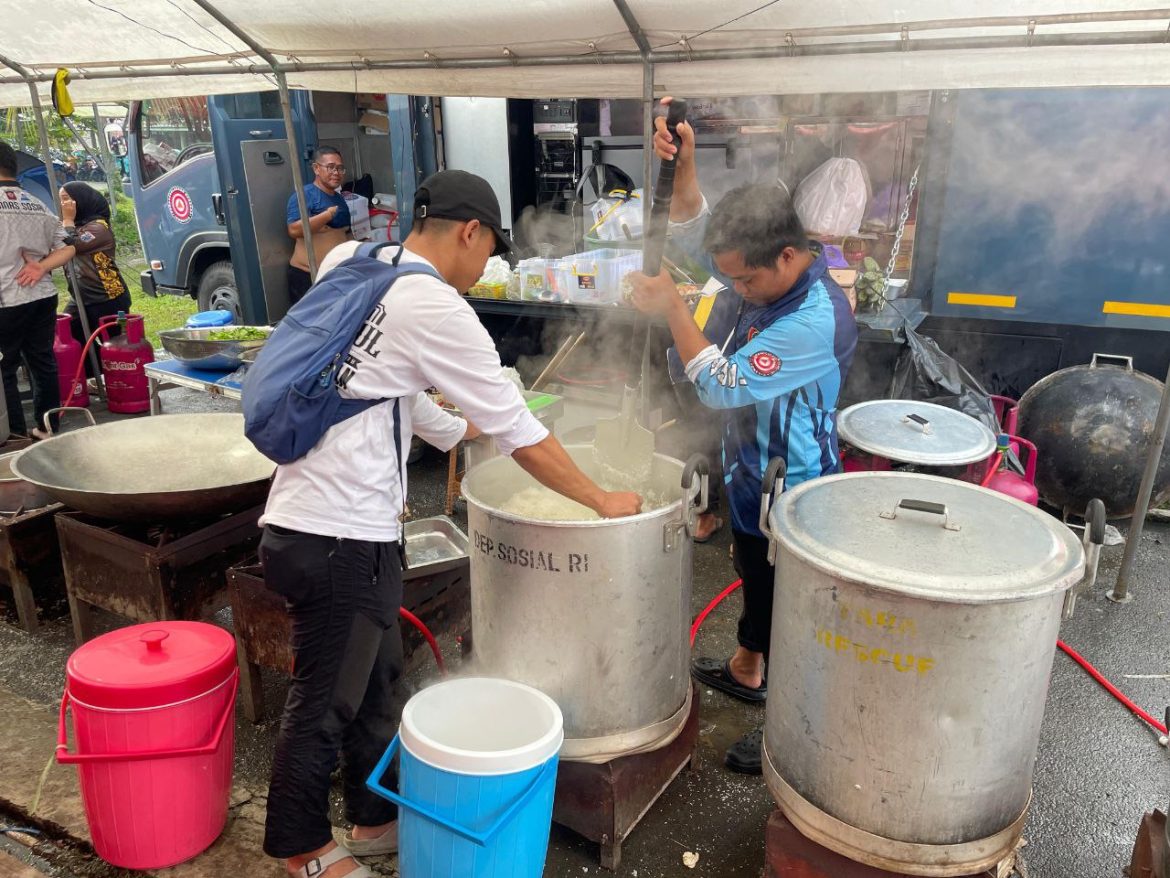 1.000 Porsi Nasi Samin, Mie Instan, Gorengan dari Dinsos Kalsel Gasan Jamaah Haul
