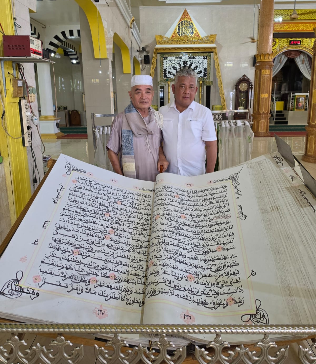 550 Hari Menulis Mushaf Al-Qur’an Raksasa Pasca Stroke